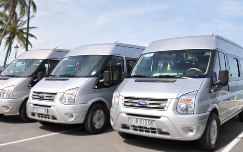 Đặt xe 16 chỗ sớm 30-45 ngày để chủ động lịch trình và tiết kiệm chi phí (Ảnh: sưu tầm)