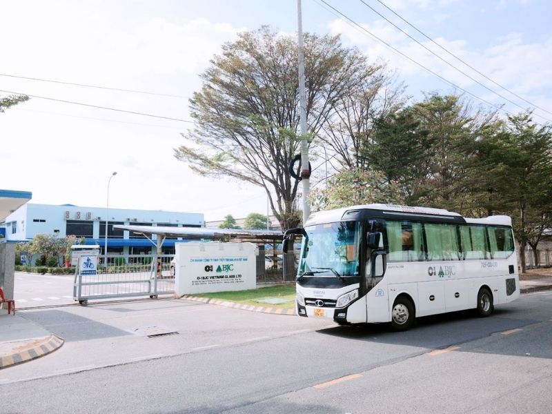 Hình ảnh xe đưa đưa đón công nhân (ảnh: sưu tầm)