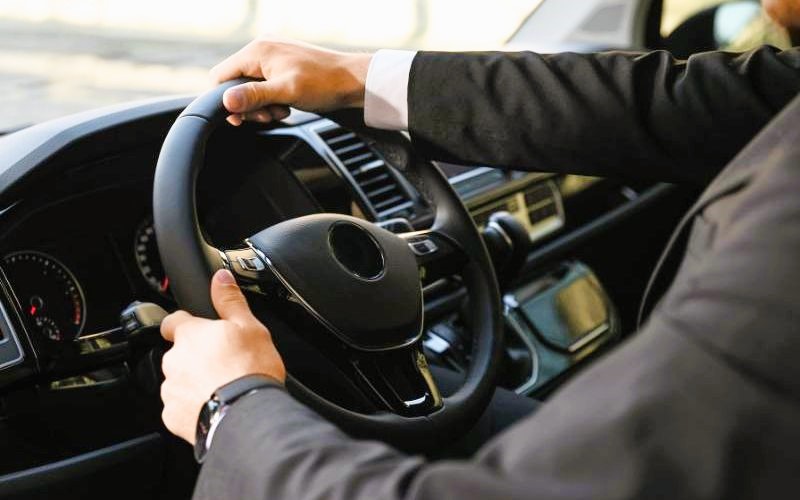 Lợi ích khi doanh nghiệp chọn thuê xe có tài xế (Ảnh: Sưu tầm)