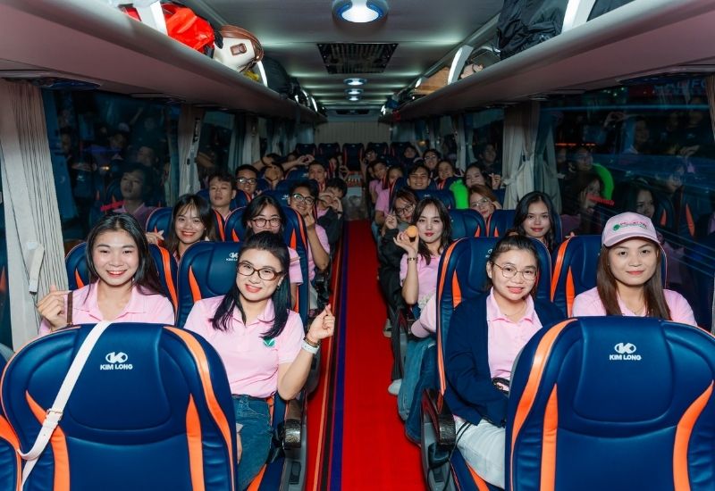 Những lợi ích khi thuê xe đưa đón nhân viên khu công nghiệp (Ảnh: Thắng Cảnh Việt)