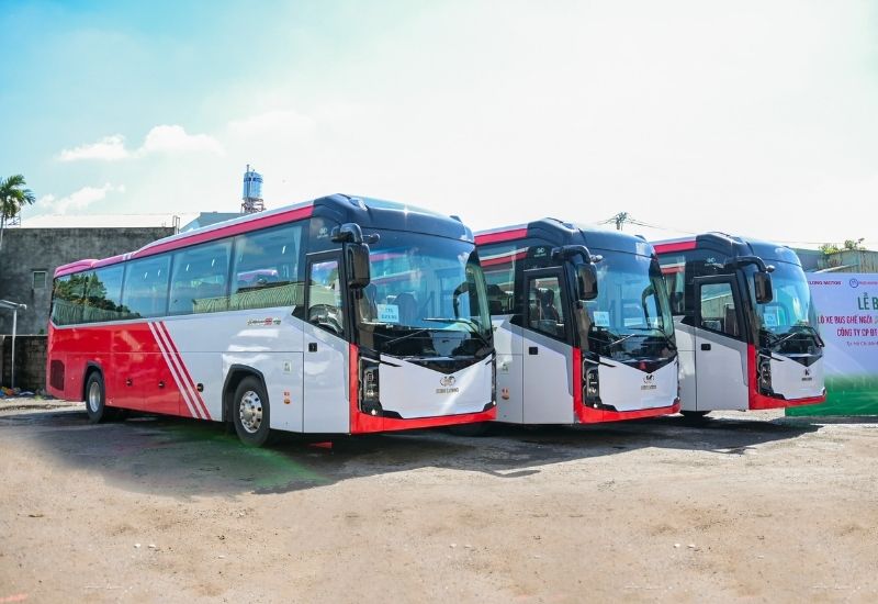 Thuê xe 29 chỗ phù hợp và phổ biến để đưa đón nhân viên (Ảnh: Thắng Cảnh Việt)