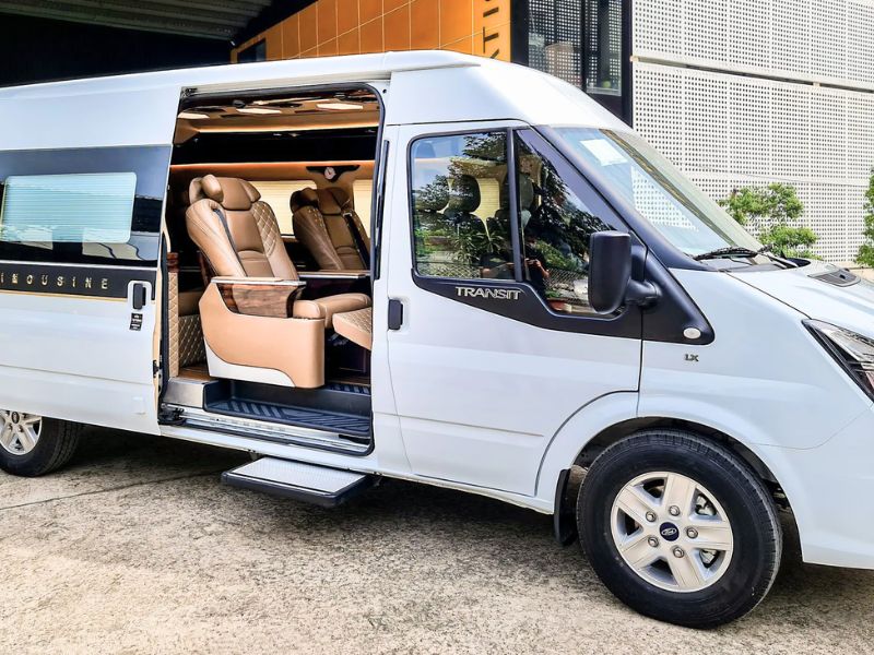 Thuê xe 16 chỗ Ford Transit (ảnh: sưu tầm)