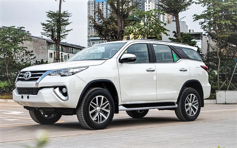 Thuê xe du lịch 7 chỗ phù hợp cho nhóm nhỏ (Ảnh: Sưu tầm)