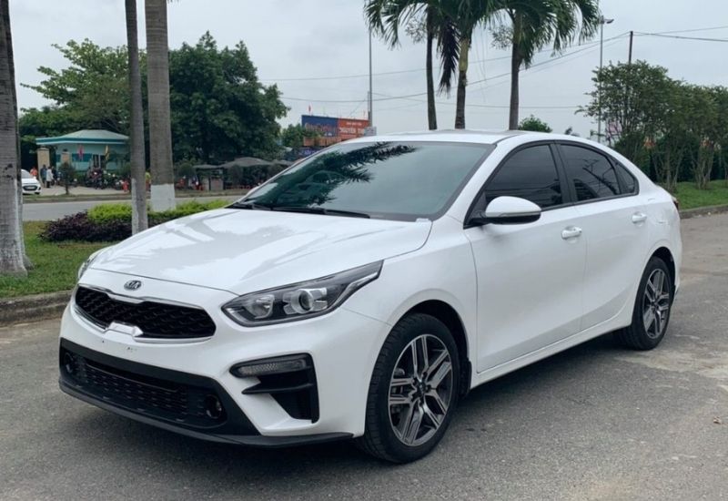 Lựa chọn dòng xe 4 chỗ yêu thích khi thuê xe (Ảnh: Sưu tầm)