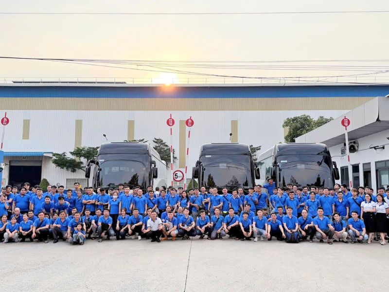 Thuê xe đưa đón nhân viên (ảnh: Thắng Cảnh Việt)