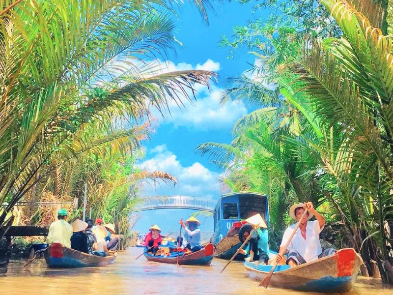 Trải nghiệm đi xuồng trong rạch tại Bến Tre (ảnh: sưu tầm)