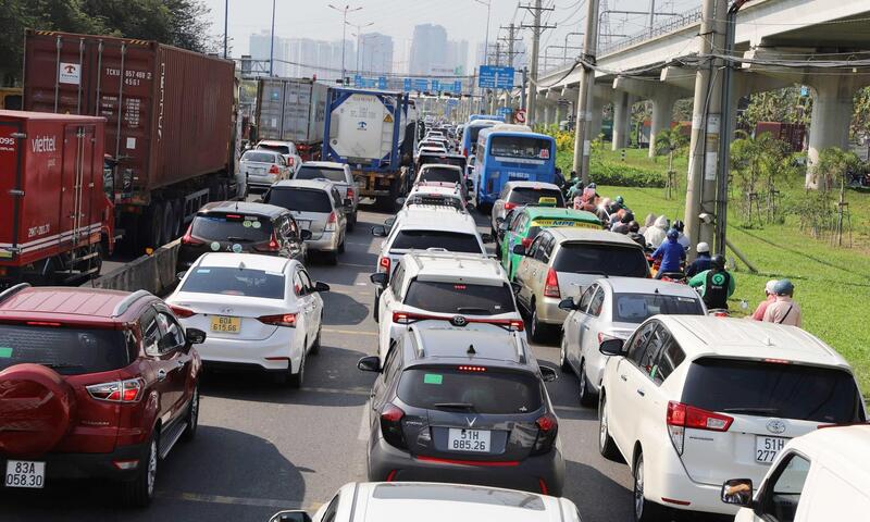 Kẹt xe có thể làm tăng chi phí thực tế (Ảnh: sưu tầm)