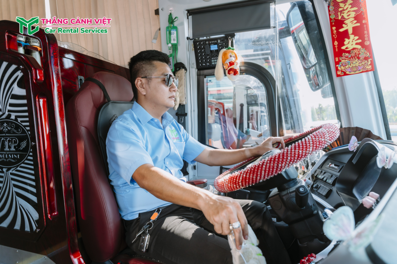 Đội ngũ tài xế được đào tạo bài bản đảm bảo an toàn mọi hành trình 