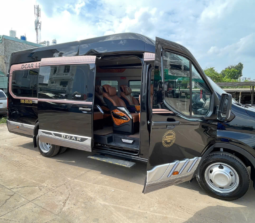 Thuê xe Dcar Limousine 9 chỗ/11 chỗ tại TP.HCM