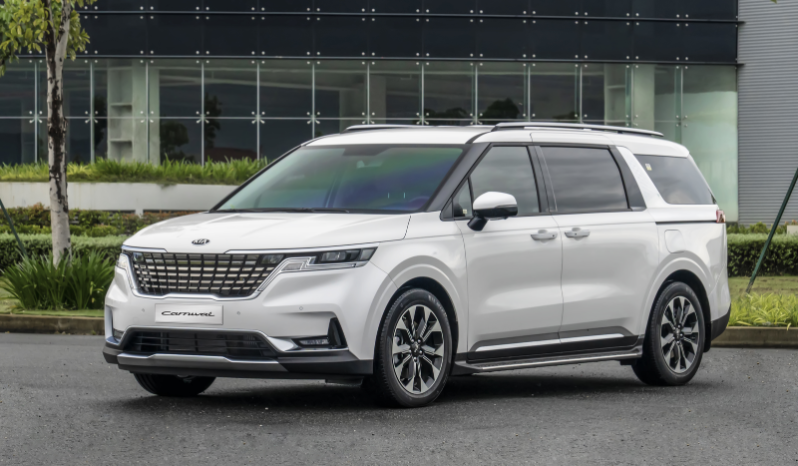 Thuê xe 7 chỗ Kia Carnival mang đến không gian sang trọng 