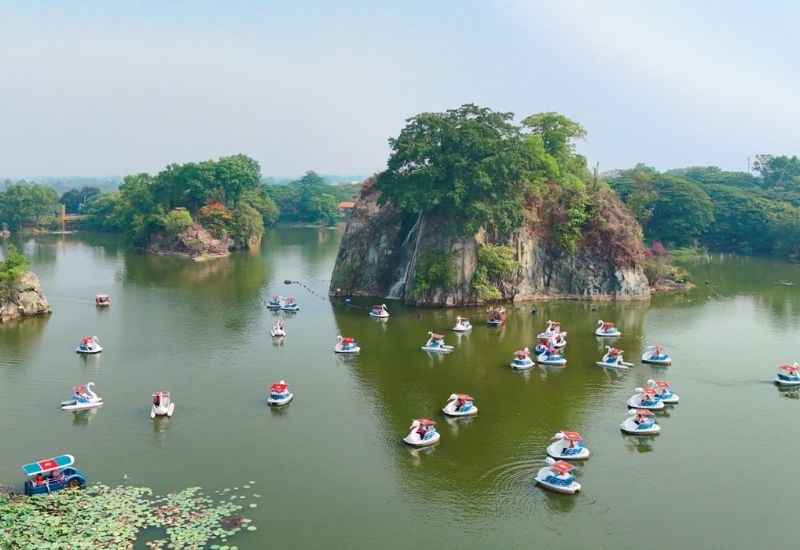 Khu du lịch Bửu Long với hồ nước, núi đá và nhiều góc check-in đẹp gần TP.HCM