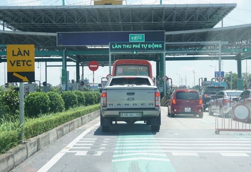 Người thuê xe tự lái có trách nhiệm thanh toán phí cầu đường phát sinh 
