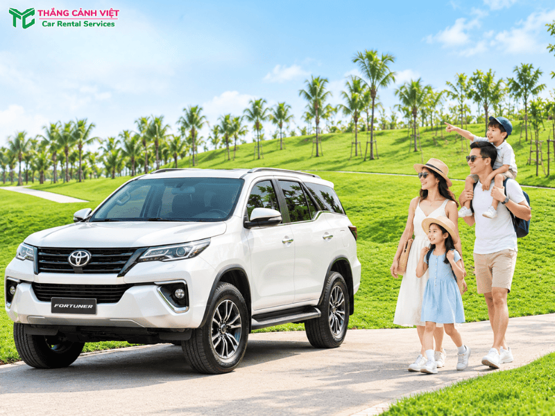 Thoải mái vi vu cùng gia đình trên xe 7 chỗ )