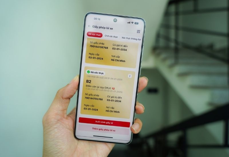 Bằng lái tích hợp trên VNeID và thủ tục thuê xe ô tô tự lái