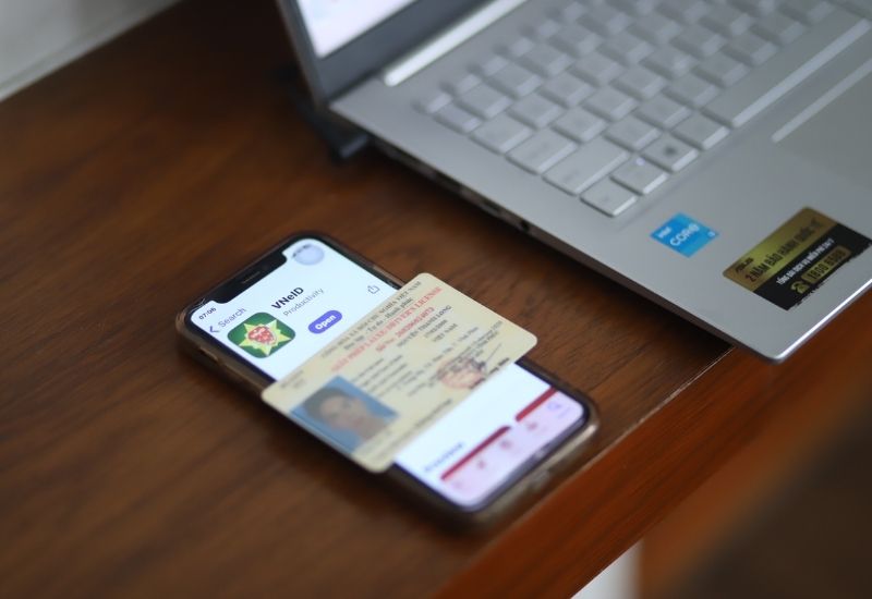 GPLX tích hợp trên VNeID có giá trị khi xuất trình giấy tờ