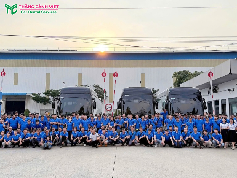 Tập thể nhân viên công ty sẵn sàng cho chuyến về quê đón Tết tại các tỉnh miền Trung