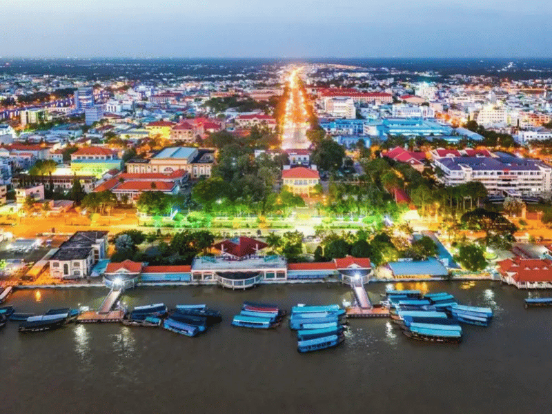 Thành phố Mỹ Tho lung linh ánh đèn về đêm